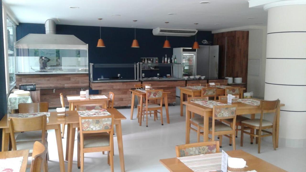 FLAT RIVIERA COM AR A 150 m DA PRAIA - PROMOÇÃO DISPONÍVEL de 06 a 11 de Novembro - APROVEITE ! Riviera de Sao Lourenco Extérieur photo
